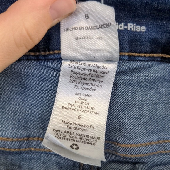 Time & Tru Women's Mid Rise Jean Shorts Blue Size 6 Distressed Cotton Blend - Picture 14 of 14